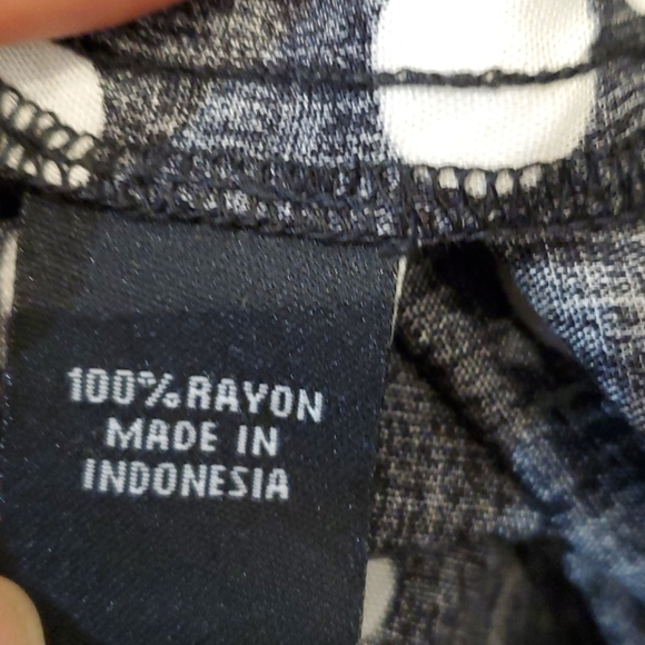 NWOT Off-the-shoulder Shift Dress - Picture 4 of 5